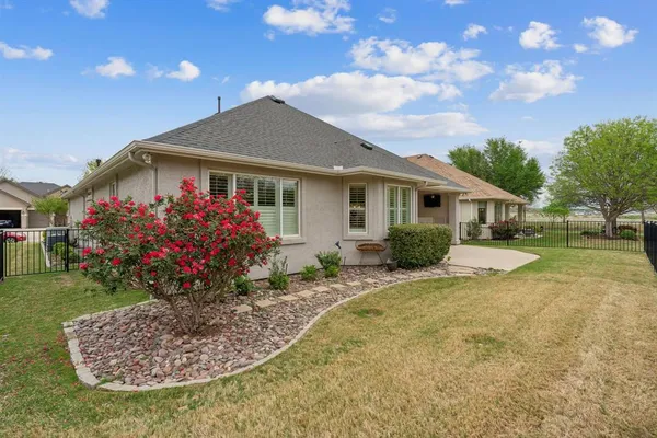 $575,000 | 9505 Rivercrest Drive, Denton, TX 76207