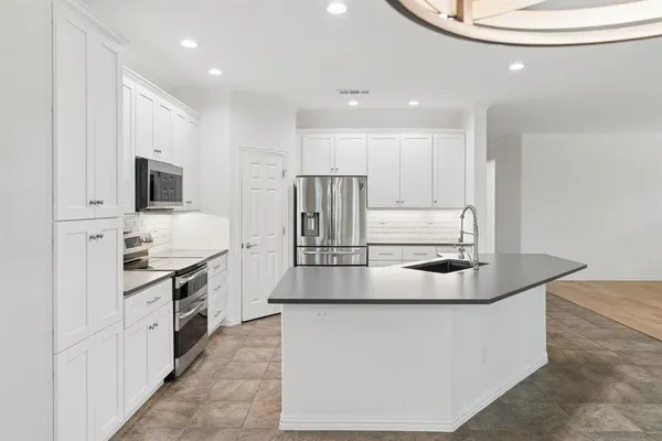 $575,000 | 9505 Rivercrest Drive, Denton, TX 76207