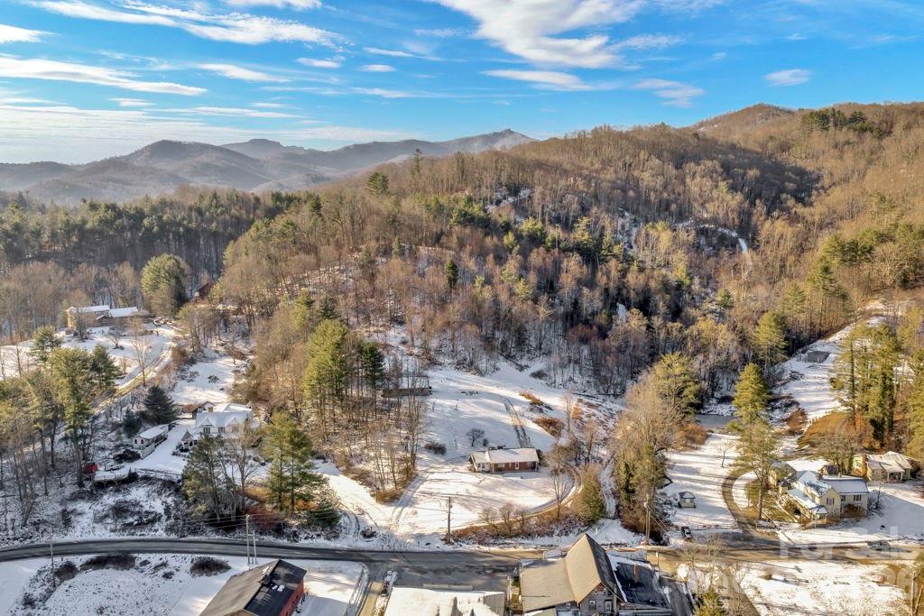 3606 Highway 194 Sugar Grove, NC 28679 - Photo 28 of 48 a view of city and mountain