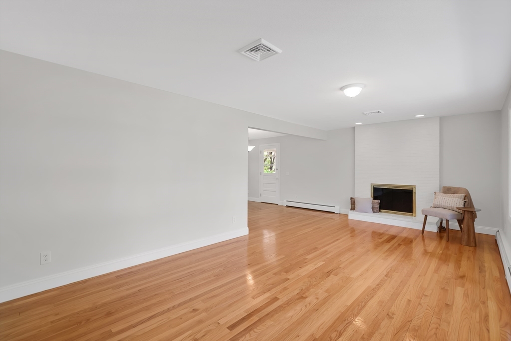 26 Andover Road Longmeadow, MA 01106 - Photo 5 of 36