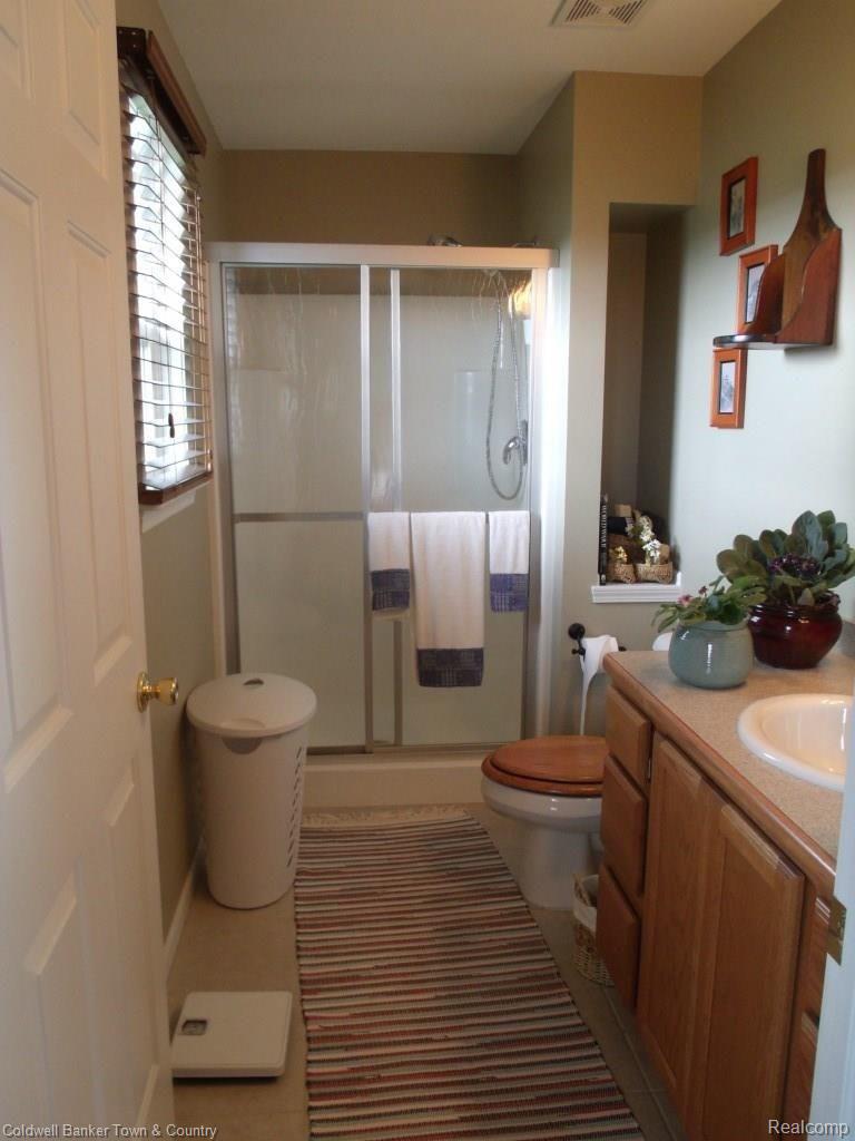 9937 West Iosco Road Fowlerville, MI 48836 - Photo 22 of 35 002.jpg