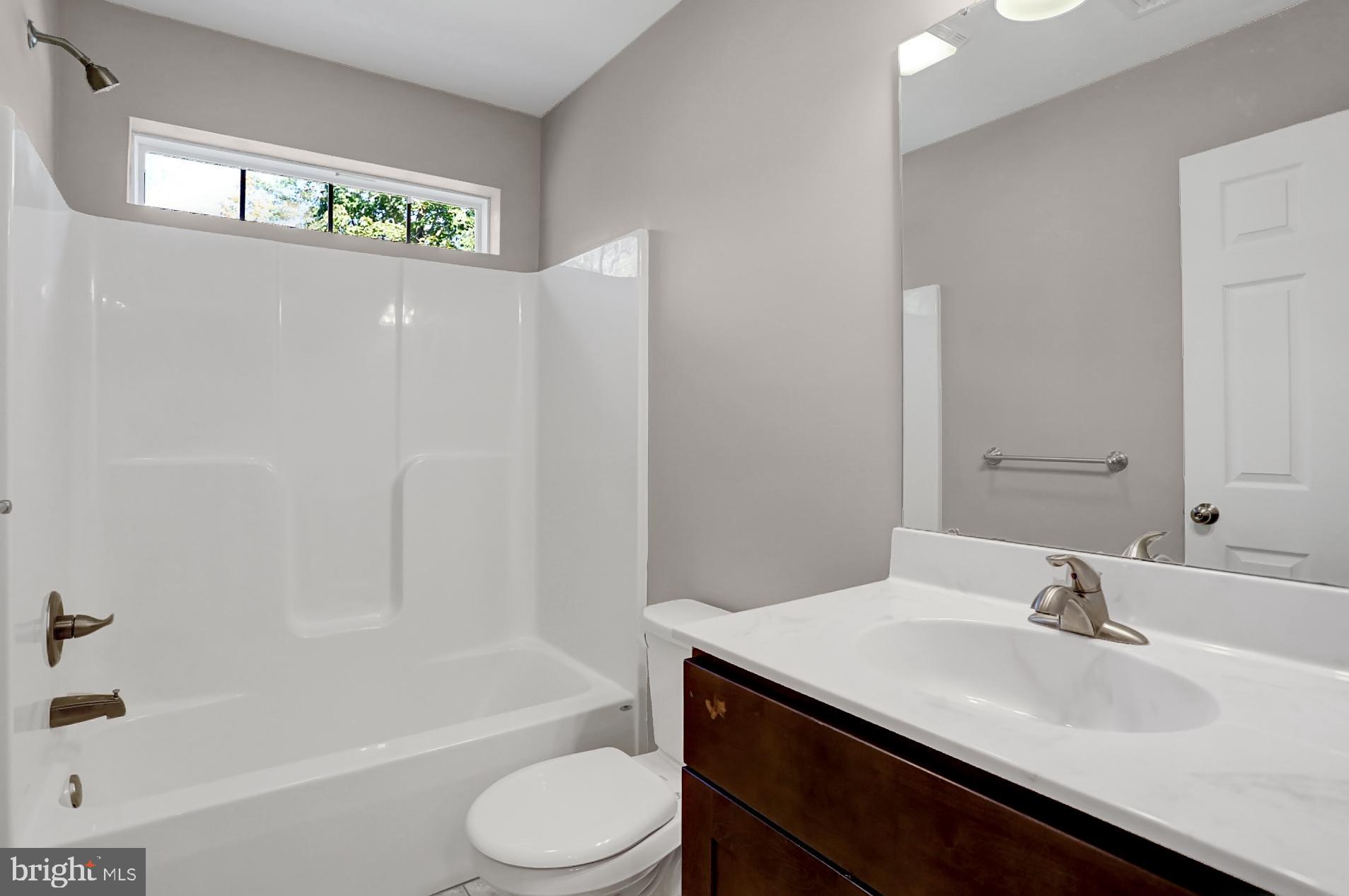 1070 Shelbourne Road Reading, PA 19606 - Photo 23 of 35 Full Bath