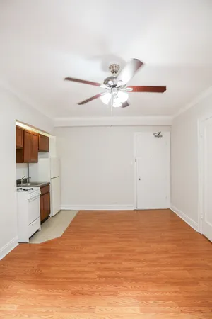 $1,050 | 6165 North Winthrop Avenue, Unit 211, Chicago, IL 60660