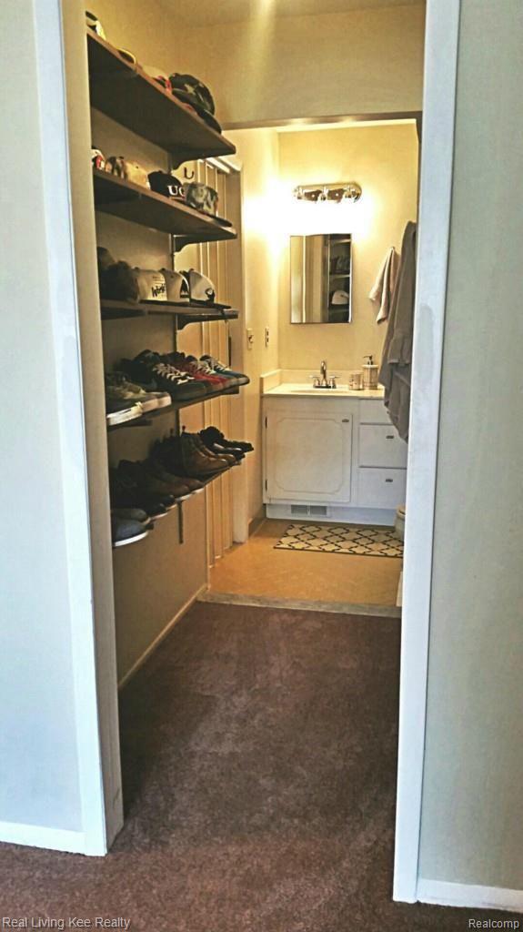 751 Oak Brook Ridge Drive Rochester, MI 48307 - Photo 16 of 20 2015-04-20_14.19