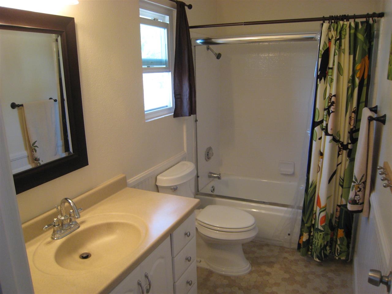 1418 Henshaw Road Oceanside, CA 92056 - Photo 19 of 25 Jack & Jill Bathroom shared between the two non Master bedrooms upstairs.