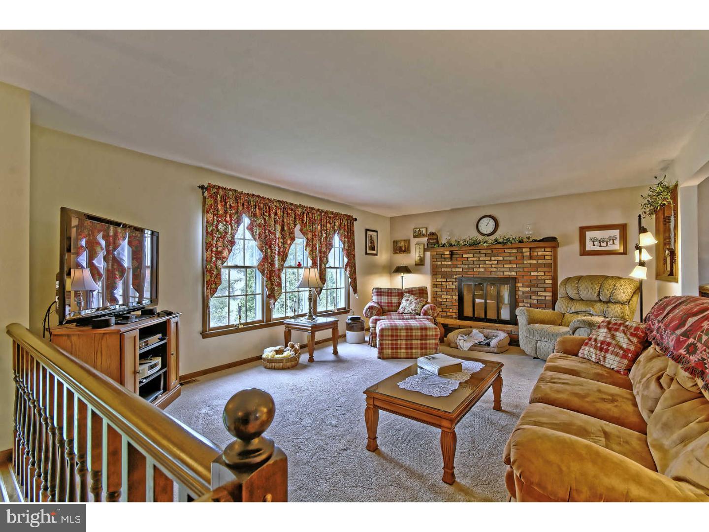 404 Doerrmann Drive Mickleton, NJ 08056 - Photo 4 of 25 Living Room