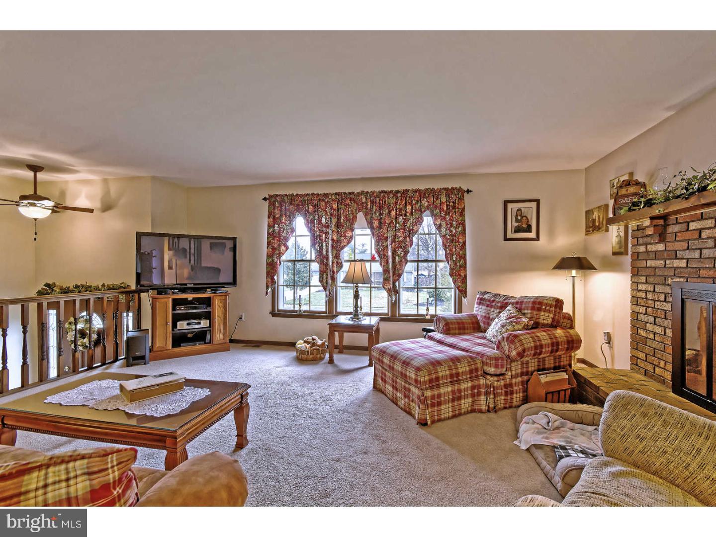 404 Doerrmann Drive Mickleton, NJ 08056 - Photo 5 of 25 Living Room