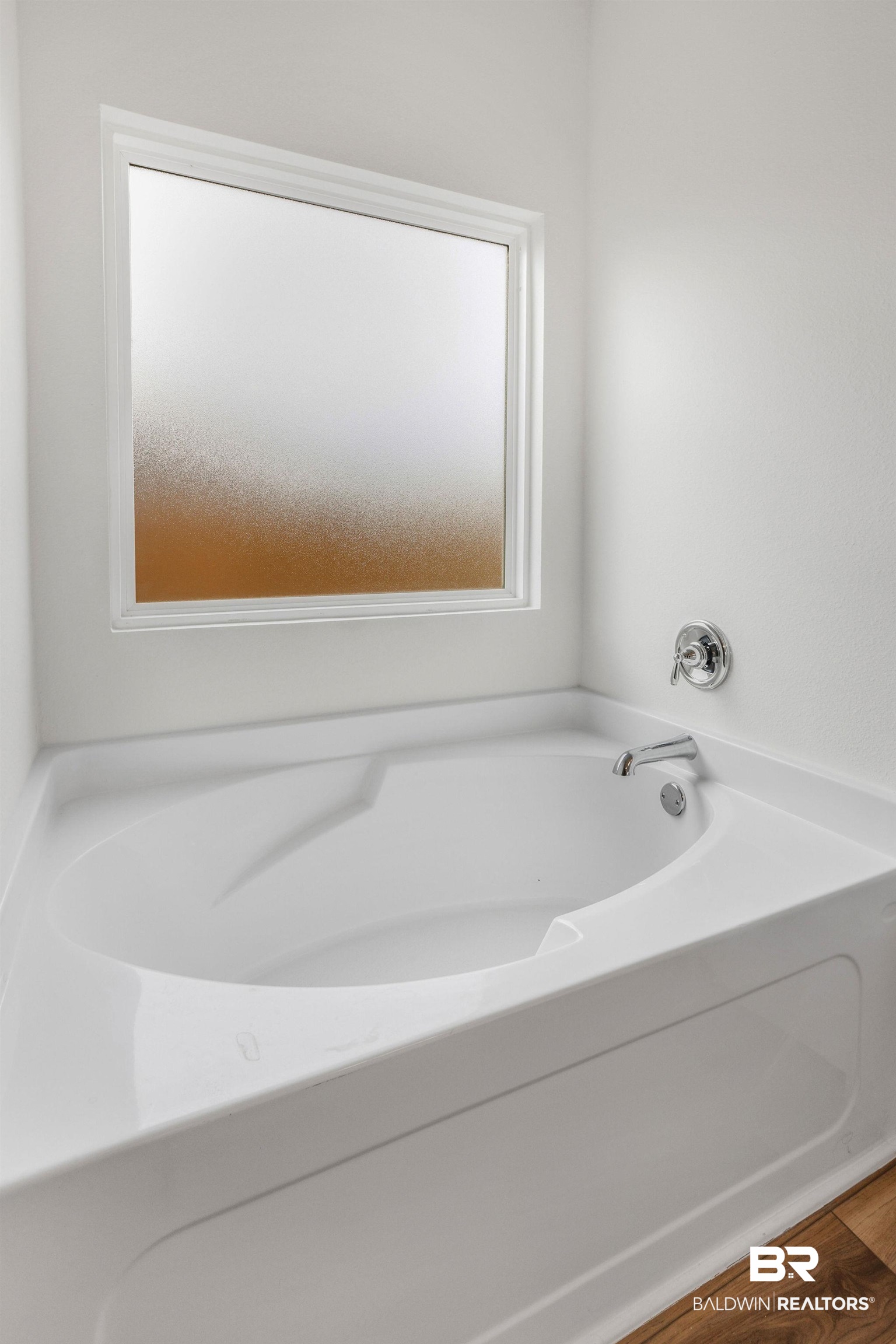9859 Willet Way Foley, AL 36535 - Photo 15 of 23 Bathroom with a bath