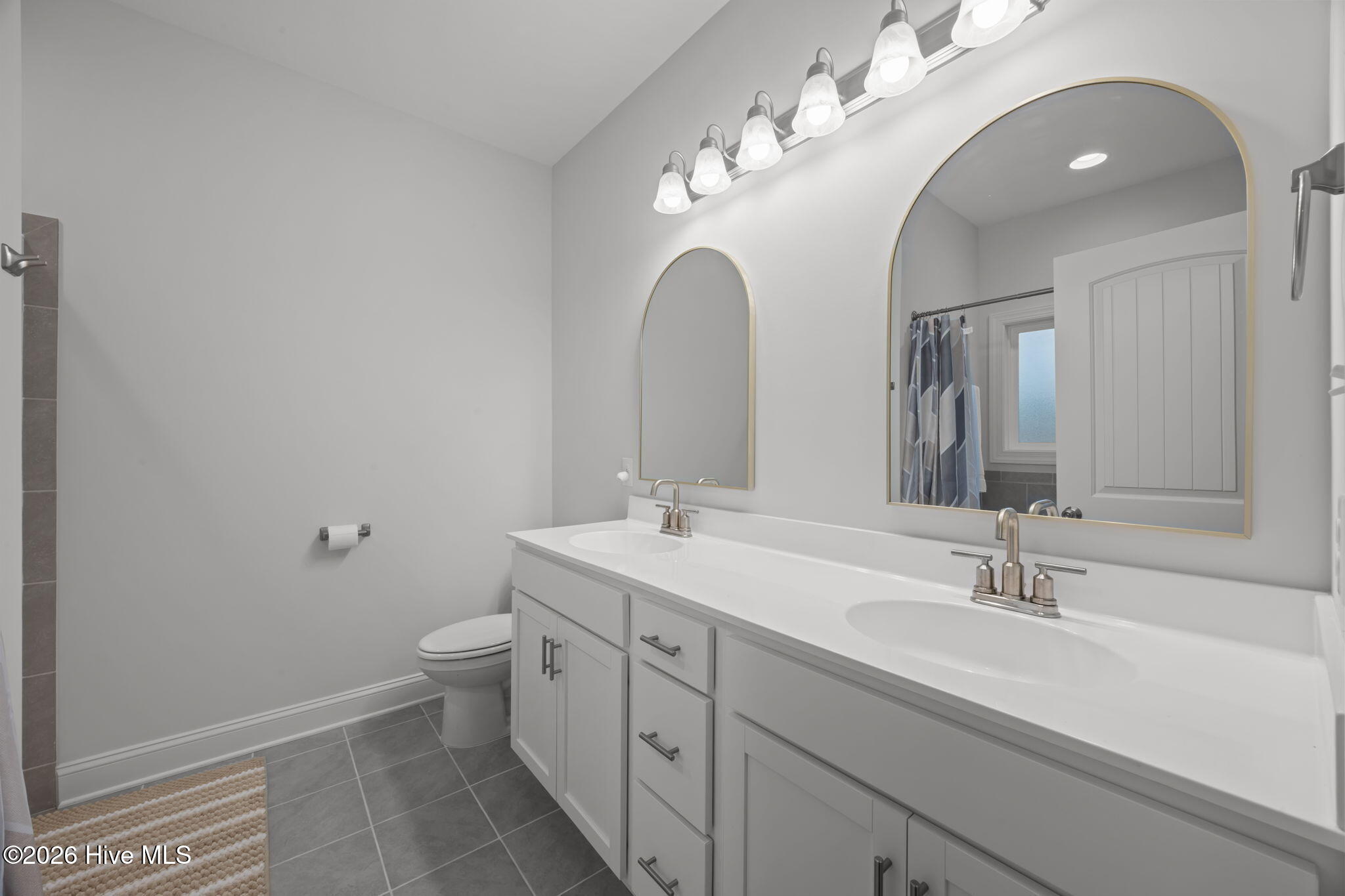 3002 Sharpnose Street New Bern, NC 28562 - Photo 19 of 53 Master bedroom bath (9' x 9').