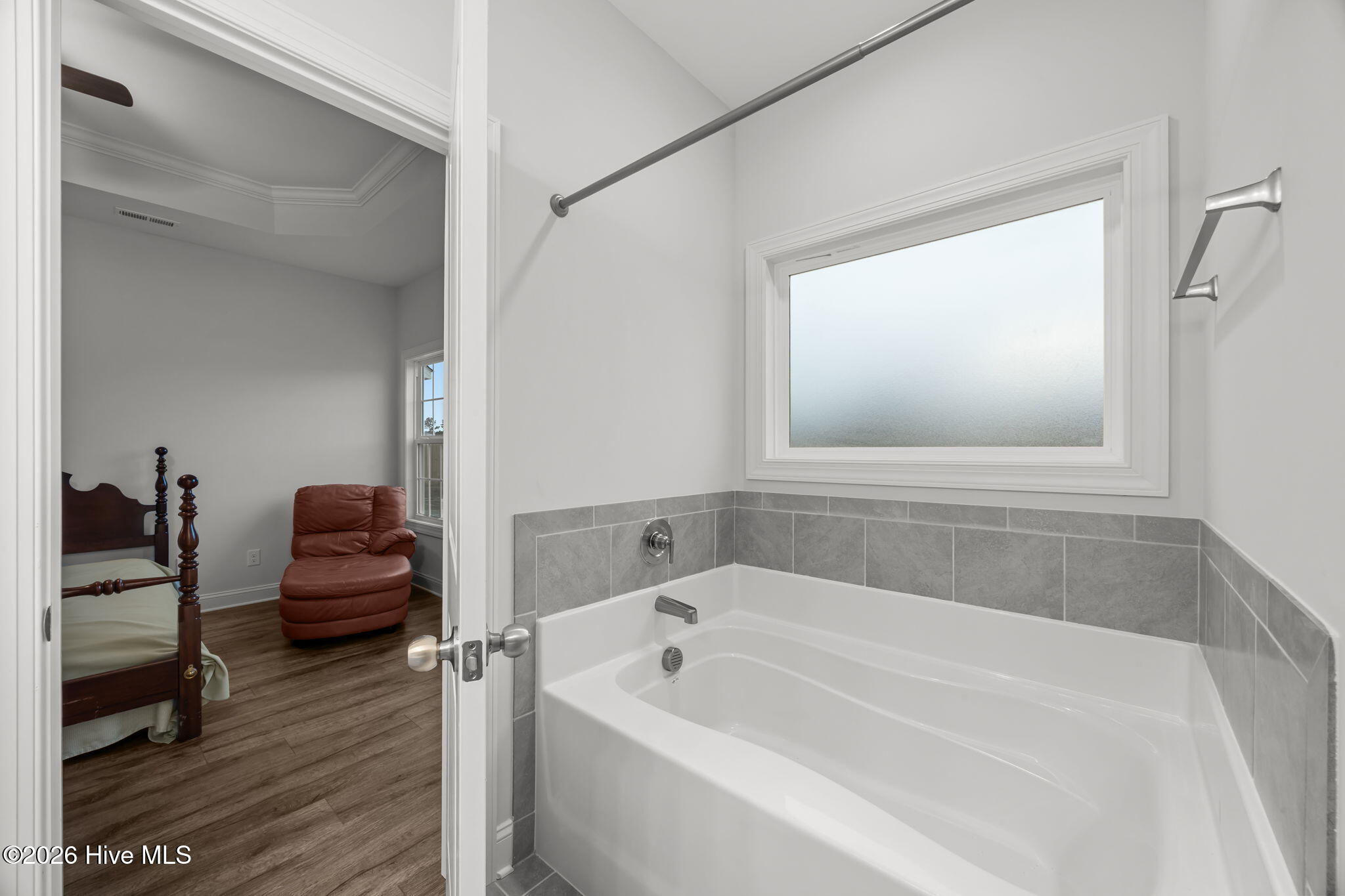3002 Sharpnose Street New Bern, NC 28562 - Photo 21 of 53 Master bedroom soaking tub.