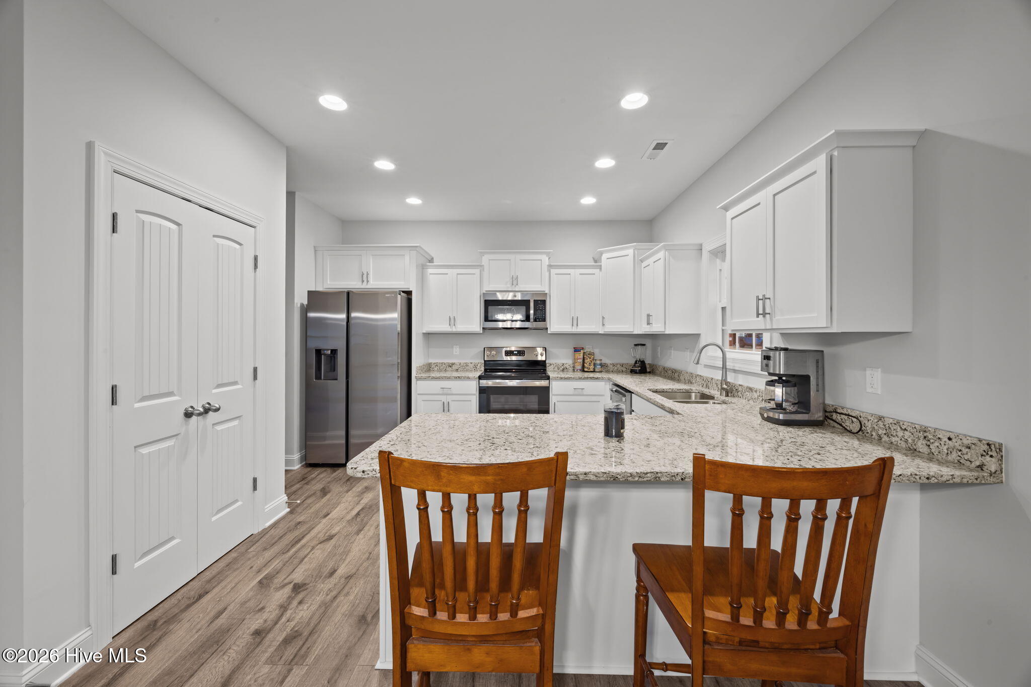 3002 Sharpnose Street New Bern, NC 28562 - Photo 9 of 53 Eating bar looking into the kitchen with the pantry double doors off to the left.