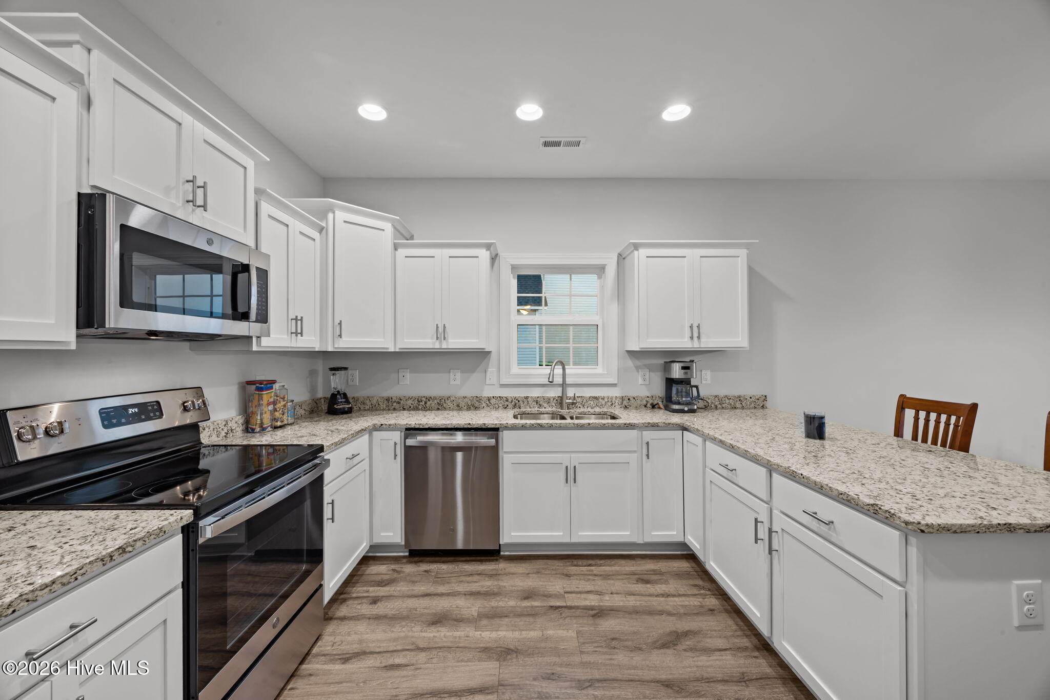 3002 Sharpnose Street New Bern, NC 28562 - Photo 10 of 53 Kitchen 13' x 12'.