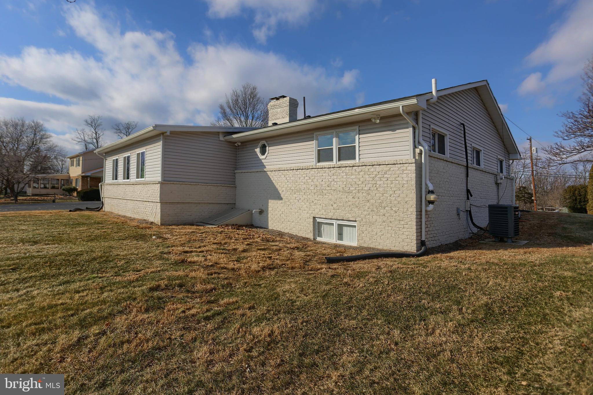 199 Ridge Hill Road Mechanicsburg, PA 17050 - Photo 3 of 36 Gallery Image 3