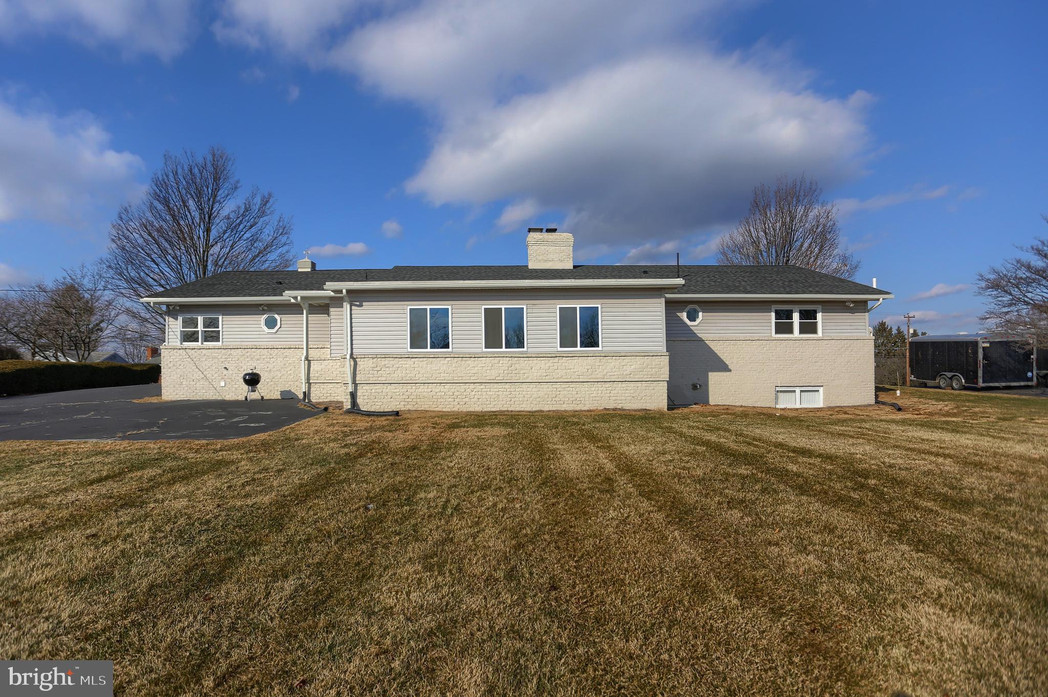 199 Ridge Hill Road Mechanicsburg, PA 17050 - Photo 4 of 36 Large level back yard