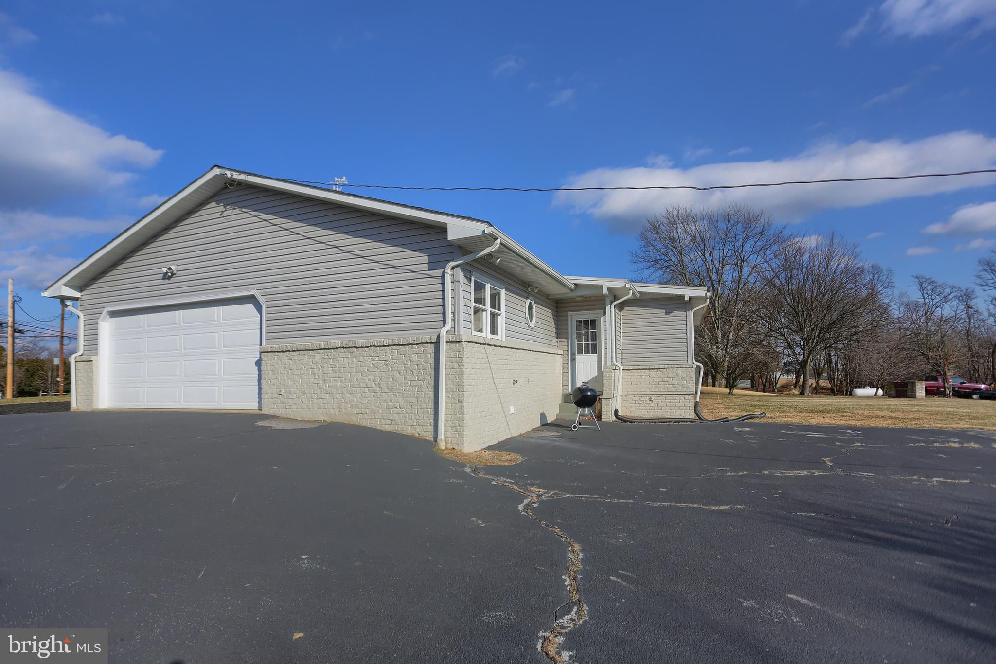 199 Ridge Hill Road Mechanicsburg, PA 17050 - Photo 6 of 36 Paved driveway