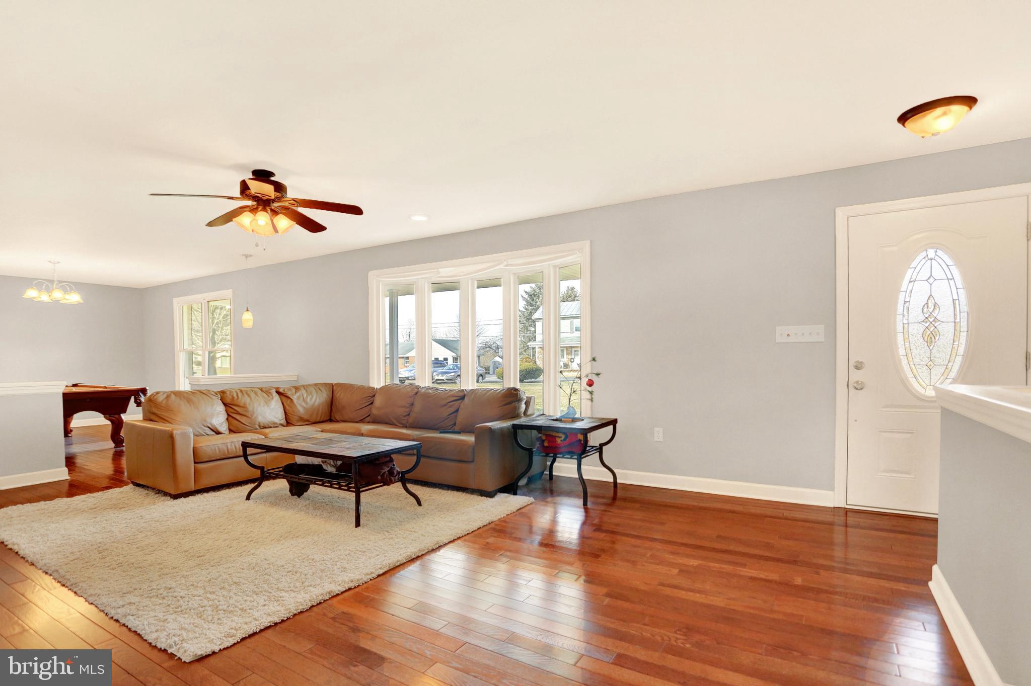 199 Ridge Hill Road Mechanicsburg, PA 17050 - Photo 7 of 36 Open spacious Living Room