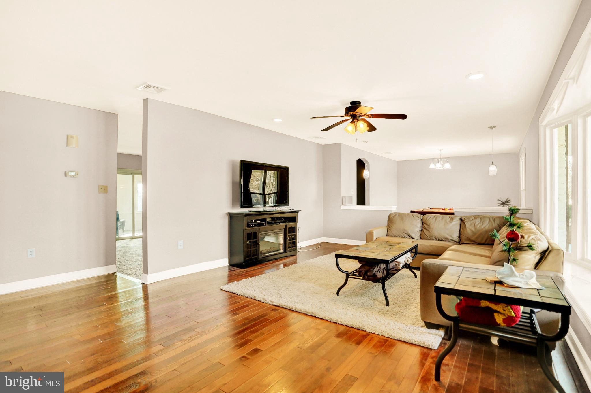 199 Ridge Hill Road Mechanicsburg, PA 17050 - Photo 8 of 36 Living room
