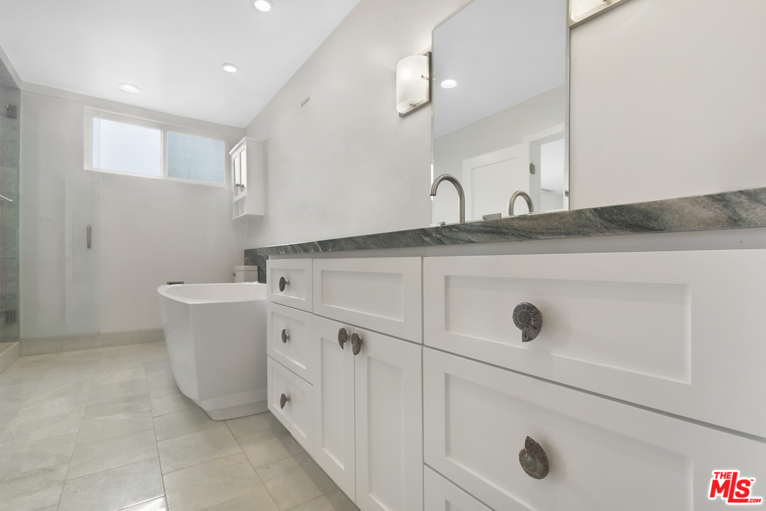 28210 Rey De Copas Lane Malibu, CA 90265 - Photo 18 of 28