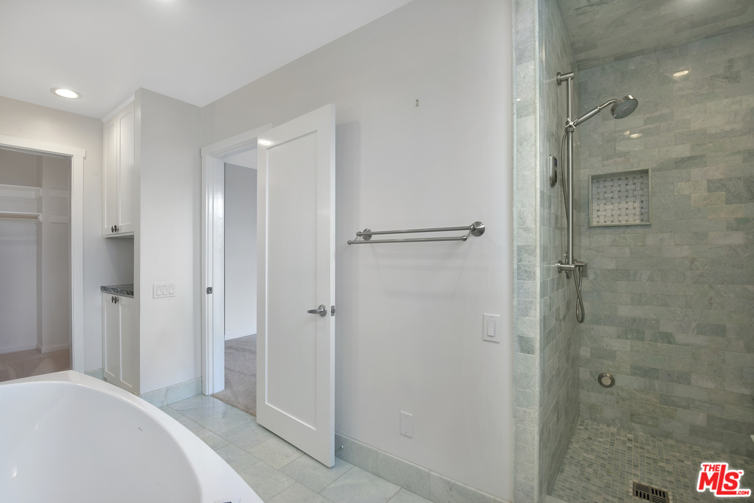 28210 Rey De Copas Lane Malibu, CA 90265 - Photo 19 of 28