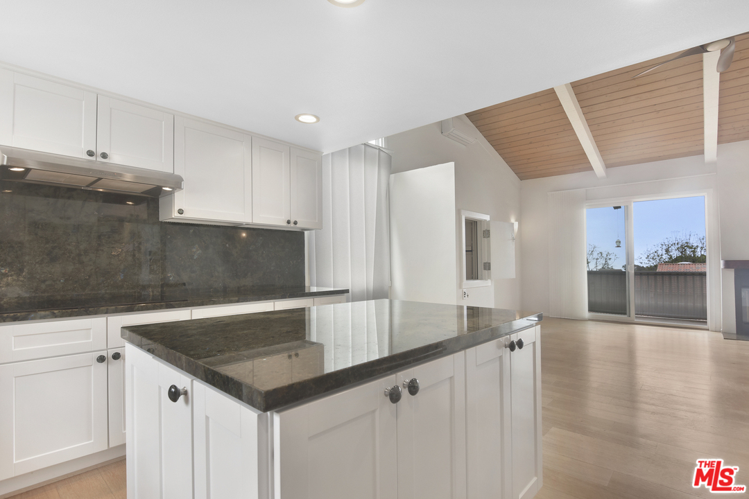 28210 Rey De Copas Lane Malibu, CA 90265 - Photo 7 of 28