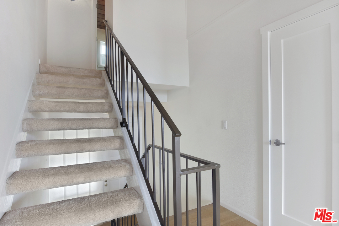 28210 Rey De Copas Lane Malibu, CA 90265 - Photo 9 of 28