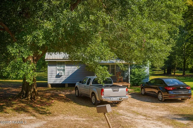 $800 | 1047 Brown Drive, Unit A, Breaux Bridge, LA 70517