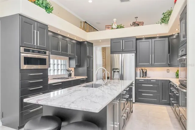 $949,998 | 18916 St Laurent Drive, Lutz, FL 33558