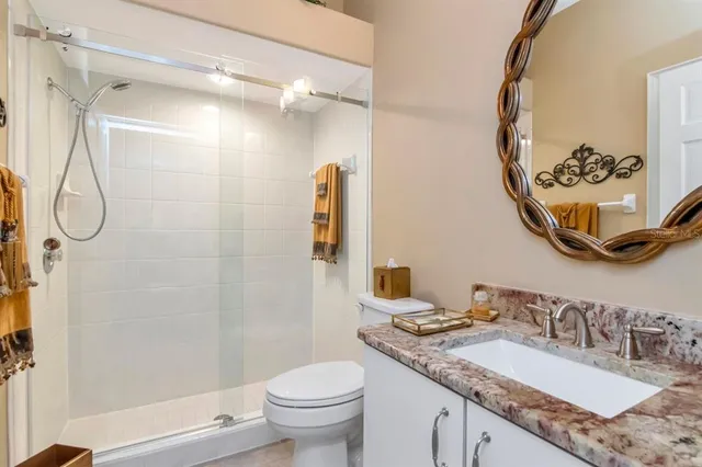 $949,998 | 18916 St Laurent Drive, Lutz, FL 33558