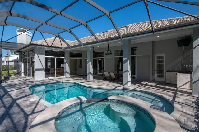 $949,998 | 18916 St Laurent Drive, Lutz, FL 33558