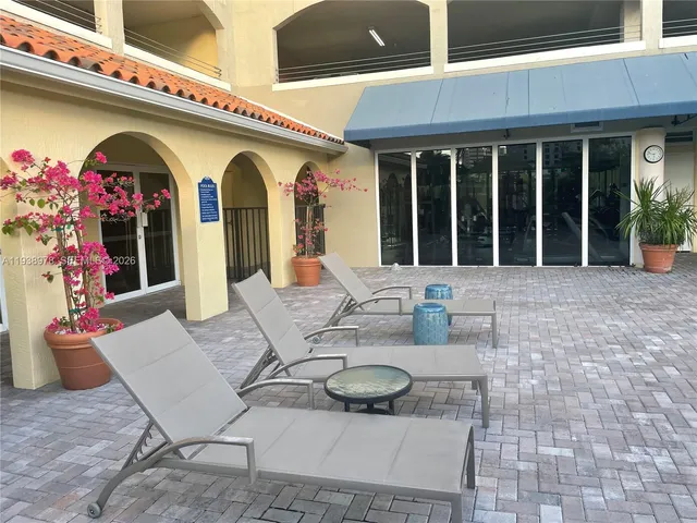 $2,500 | 2351 Douglas Road, Unit 809, Miami, FL 33145