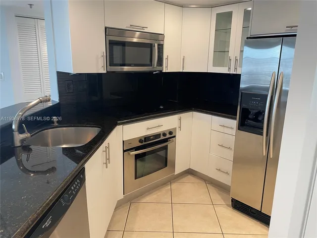 $2,500 | 2351 Douglas Road, Unit 809, Miami, FL 33145