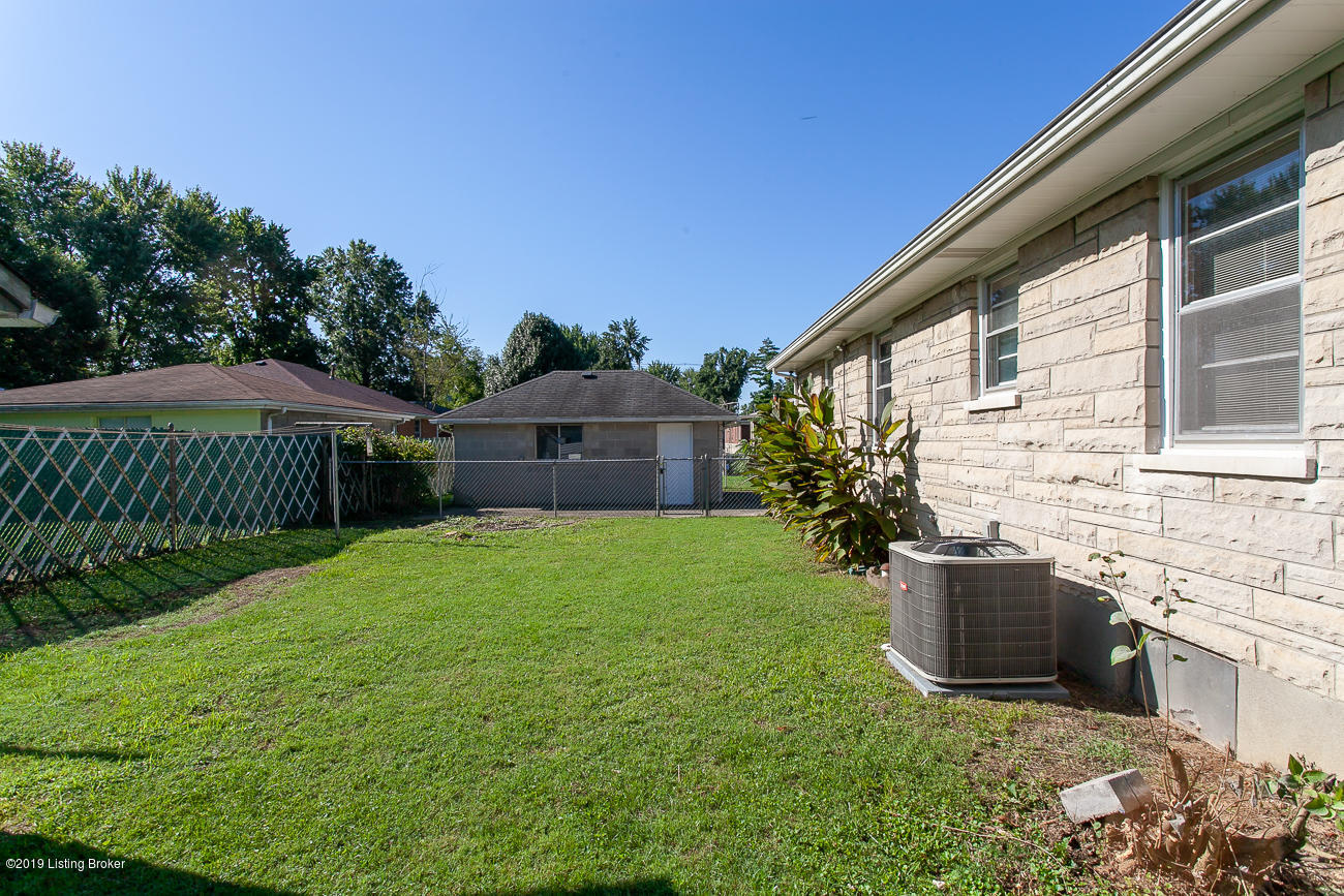 9105 Chenault Road Louisville, KY 40258 - Photo 29 of 31 9105 Chenault Rd-28