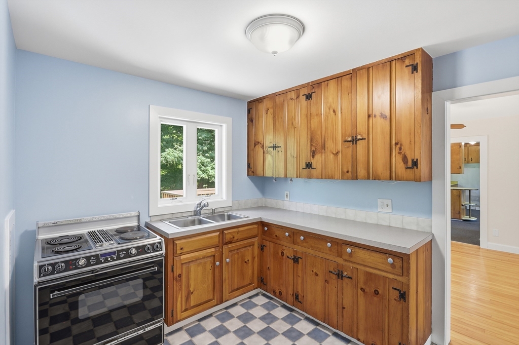 983 Rindge Road Fitchburg, MA 01420 - Photo 16 of 27 Gallery Image 16