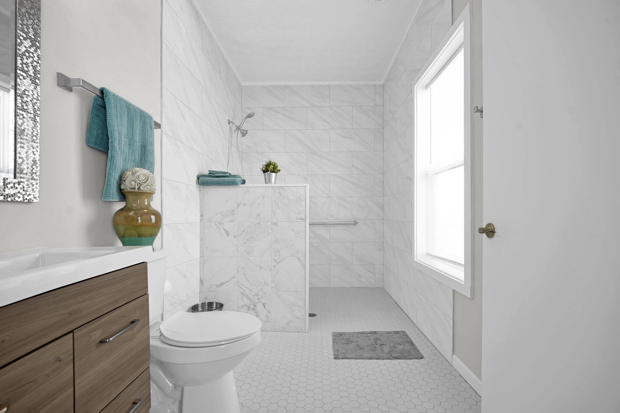 2838 Sunbury Road Columbus, OH 43219 - Photo 23 of 35 Ensuite