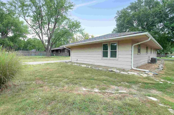 $205,000 | 1265 Thompson Street, Emporia, KS 66801