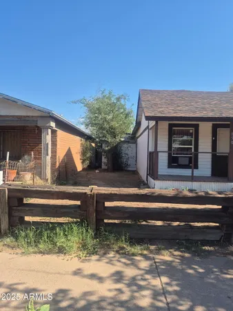 a house view with a outdoor space