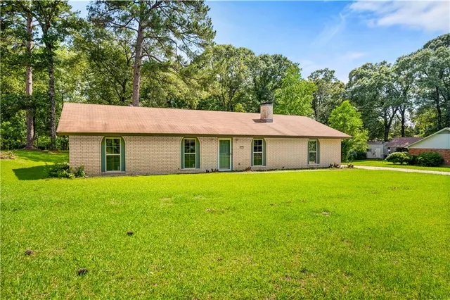 $215,000 | 133 Moss Ridge Drive, Pineville, LA 71360