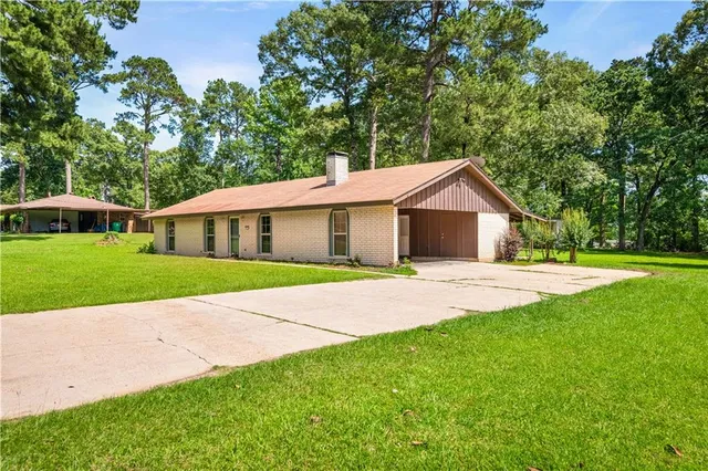 $215,000 | 133 Moss Ridge Drive, Pineville, LA 71360
