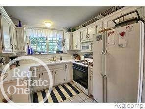 961 Trombley Road Grosse Pointe Park, MI 48230 - Photo 7 of 31