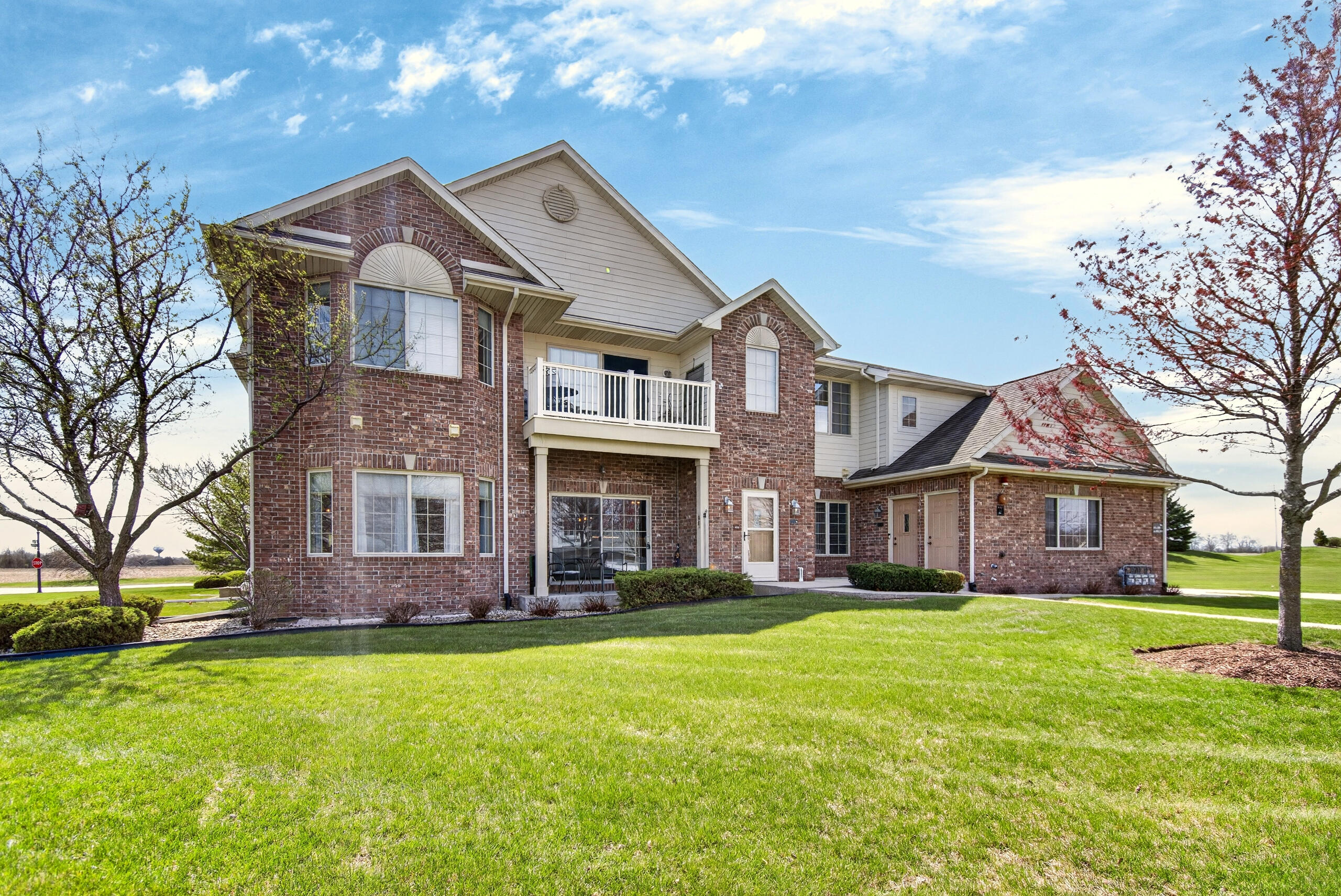 9296 Creekside Circle, Unit 212 Pleasant Prairie, WI 53158 - Photo 1 of 26 Side View