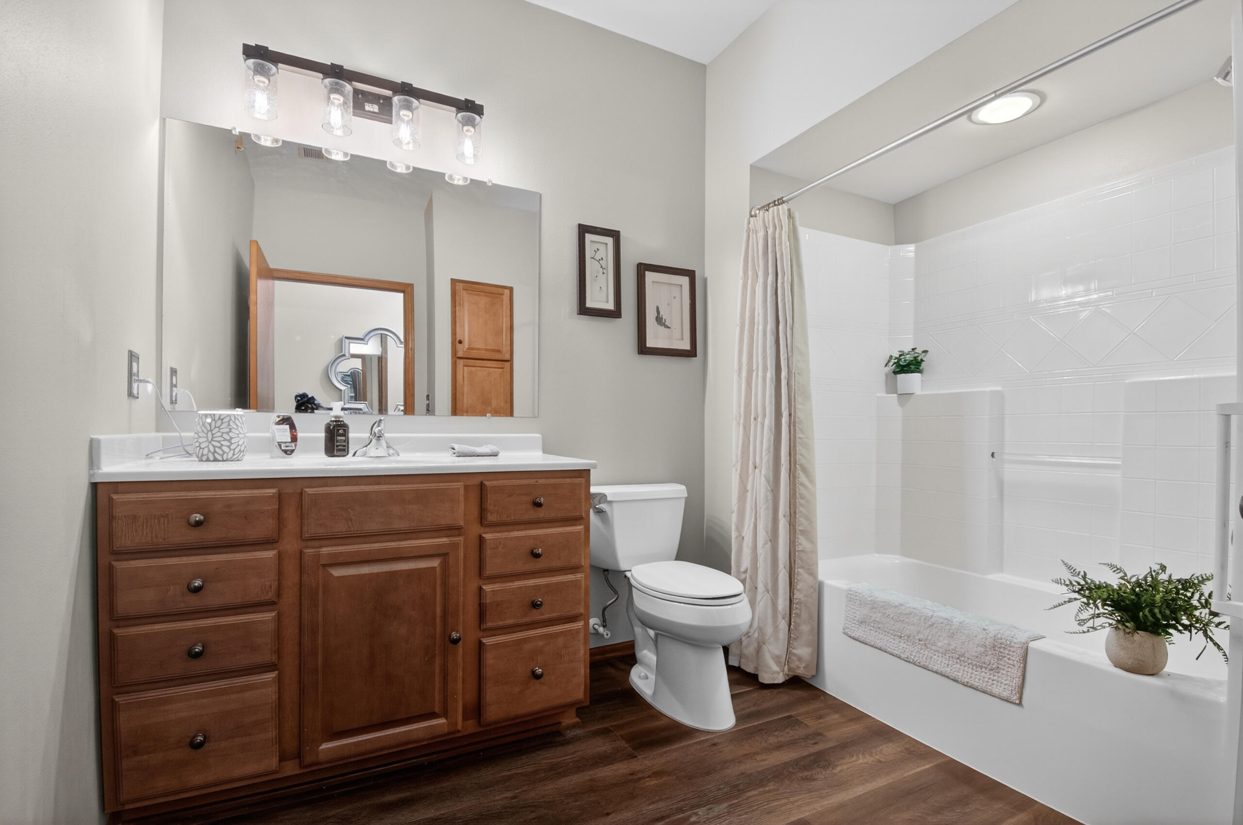 9296 Creekside Circle, Unit 212 Pleasant Prairie, WI 53158 - Photo 17 of 26 guest bath