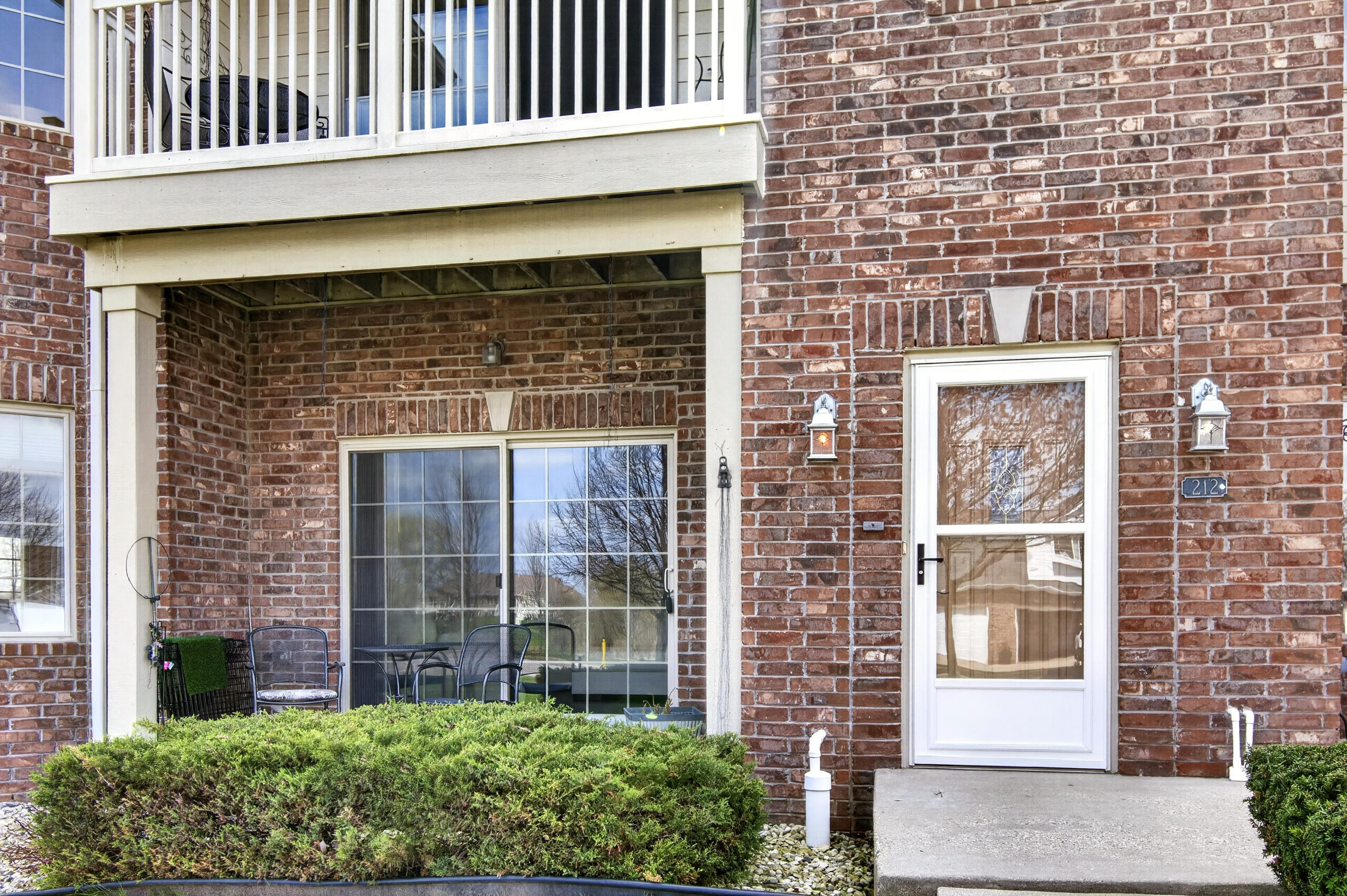 9296 Creekside Circle, Unit 212 Pleasant Prairie, WI 53158 - Photo 5 of 26 001_DSC_4771