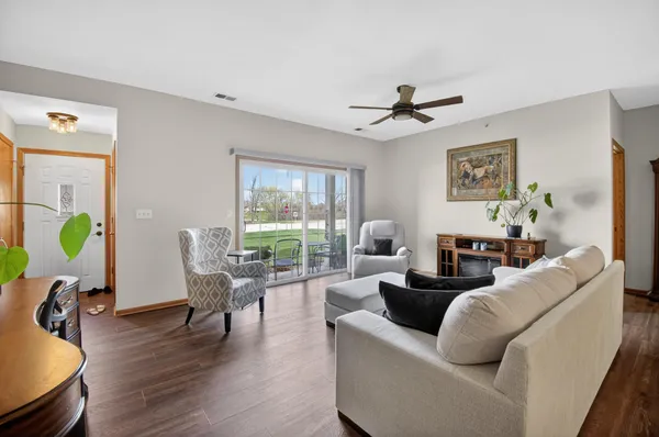 $340,000 | 9296 Creekside Circle, Unit 212, Pleasant Prairie, WI 53158