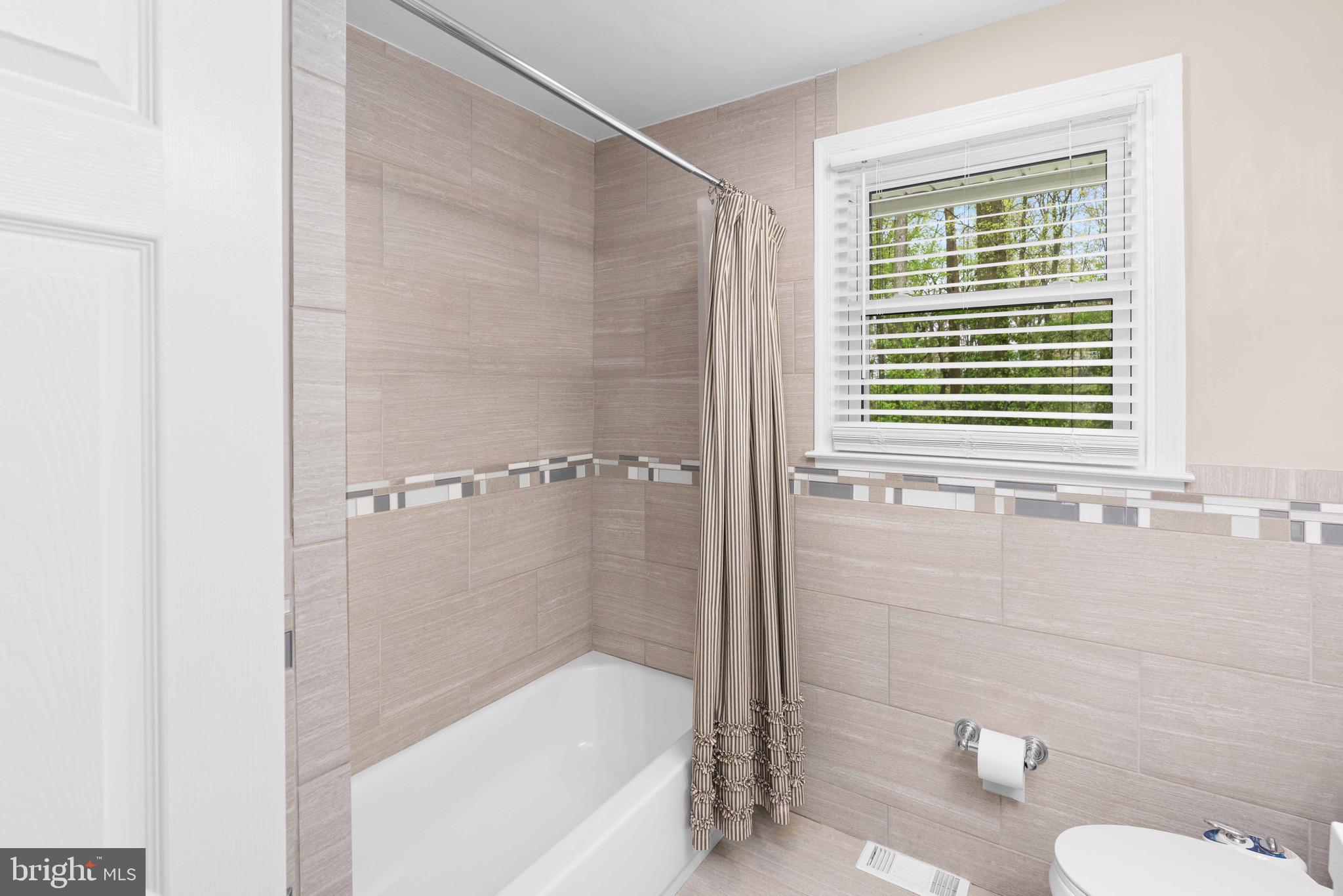 2308 Lighthouse Lane Wilmington, DE 19810 - Photo 23 of 27 Hall Bath