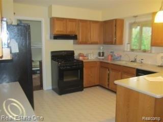 36255 Hardenburg Road Farmington, MI 48331 - Photo 7 of 18 Large Kitchen.jpg