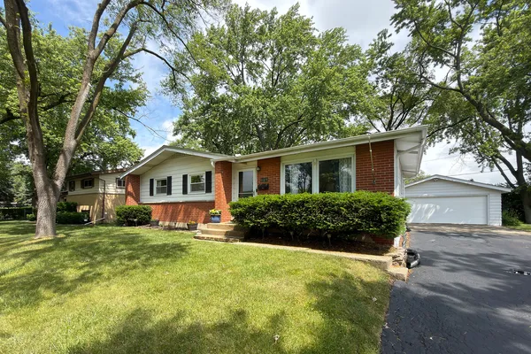 $479,900 | 604 Cedar Lane, Mount Prospect, IL 60056
