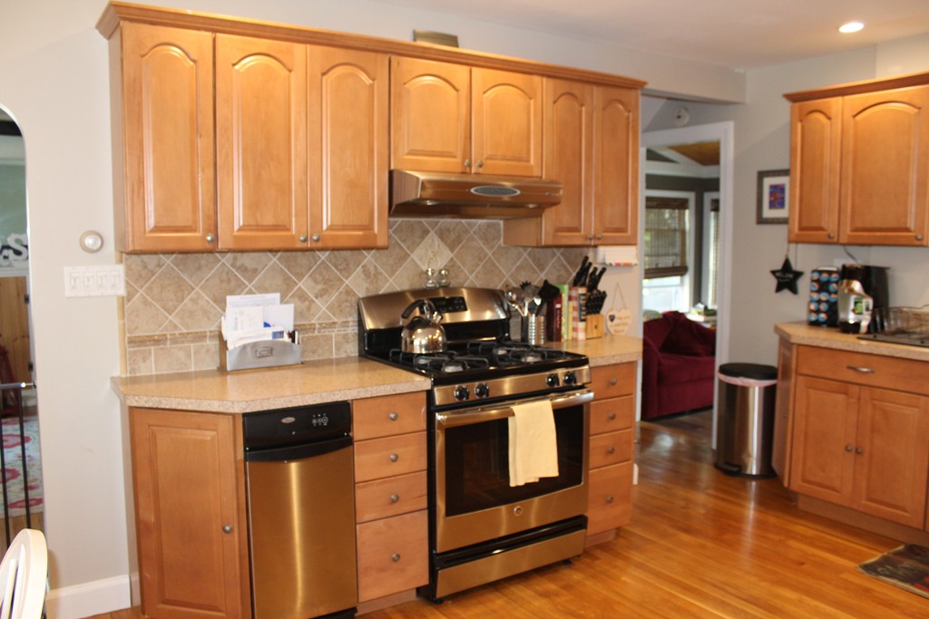 12 Brae Road Quincy, MA 02169 - Photo 3 of 10 Gallery Image 3