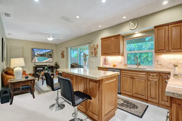 $750,000 | 7241 Northwest 5th Court, Plantation, FL 33317