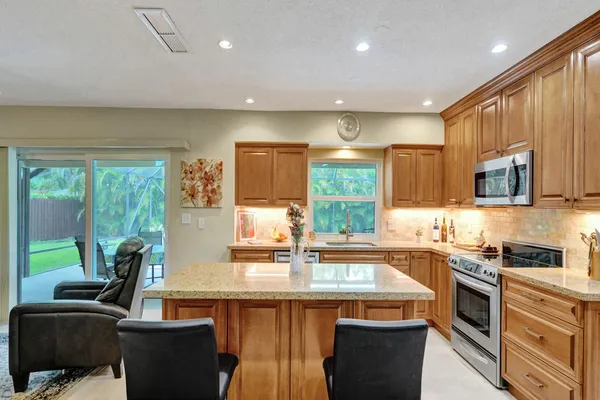 $750,000 | 7241 Northwest 5th Court, Plantation, FL 33317