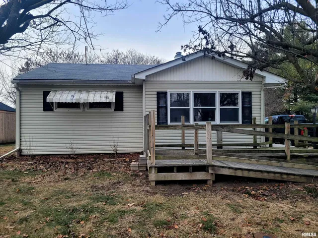 $69,400 | 210 South White Street, Macomb, IL 61455
